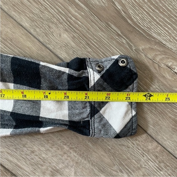 Aritzia / TNA classic fit plaid flannel shirt - Picture 10 of 11